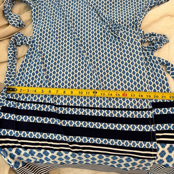 Tahari resort wear wrap dress, size 12-14. Excellent condition, so flattering! - Picture 7 of 12